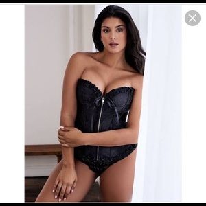 Black Lace Up/Zipped Corset